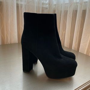 Vince Camuto boots, color/ black, size/ 38